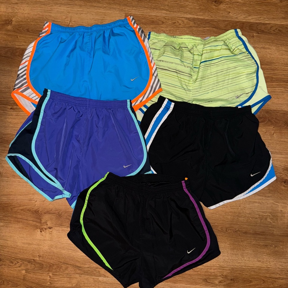 (5) Nike Women's Dry Tempo Shorts